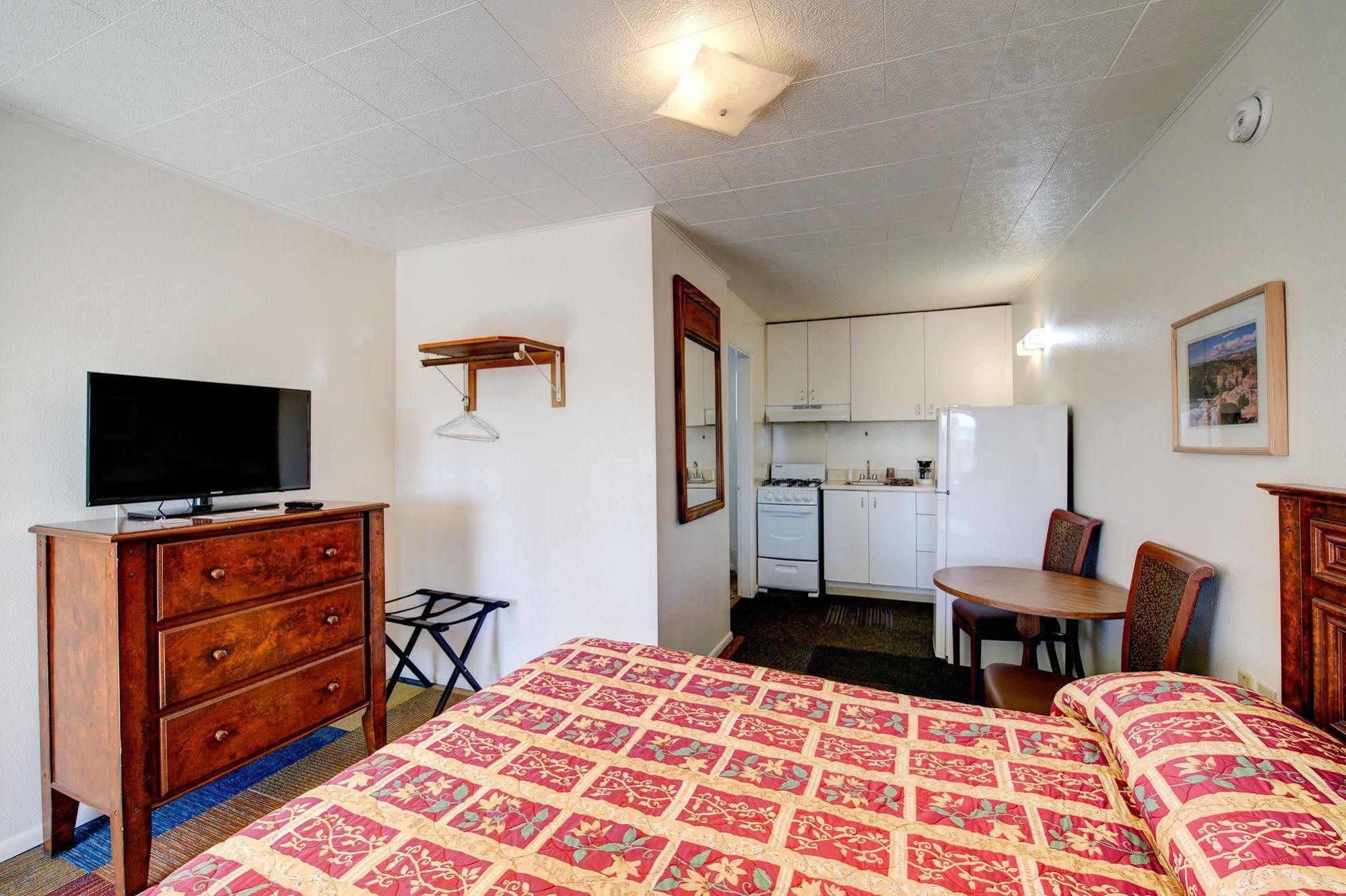 Crimson Hills Motel Parowan Exterior photo